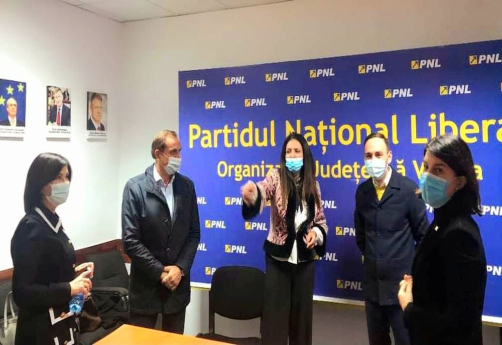 Senatorul Claudia Banu și fostul ministru al Muncii, Violeta Alexandru, caută soluții de integrare în câmpul muncii a asistaților sociali