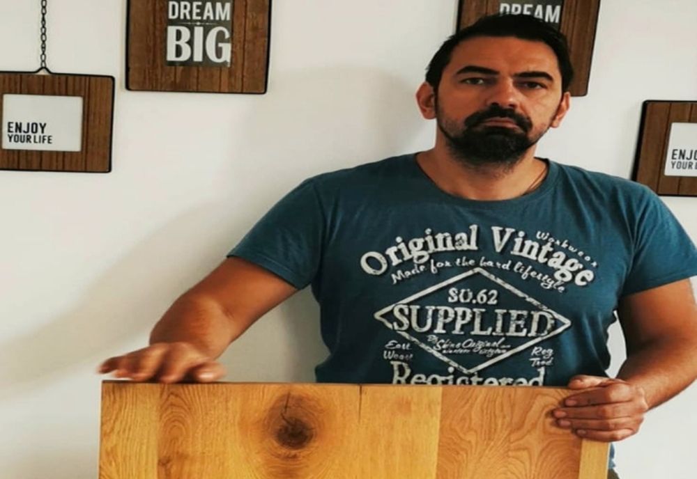 INTERVIU Despre România tinerilor care își iubesc țara cu tânărul care dă viată lemnului