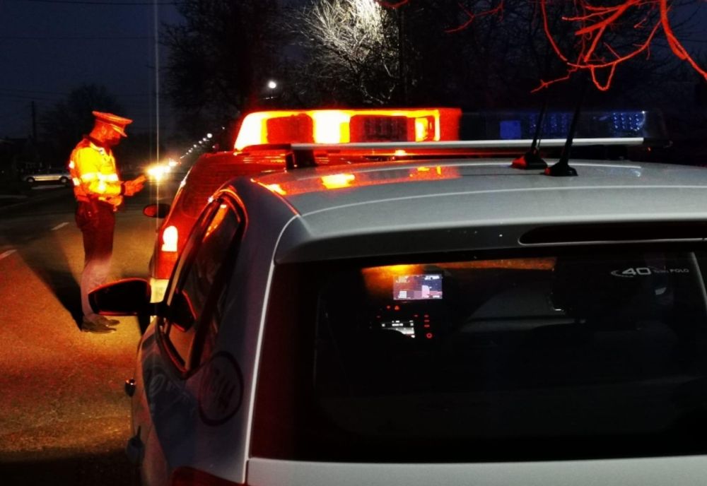 Trei tineri cercetați pentru tâlhărie calificată