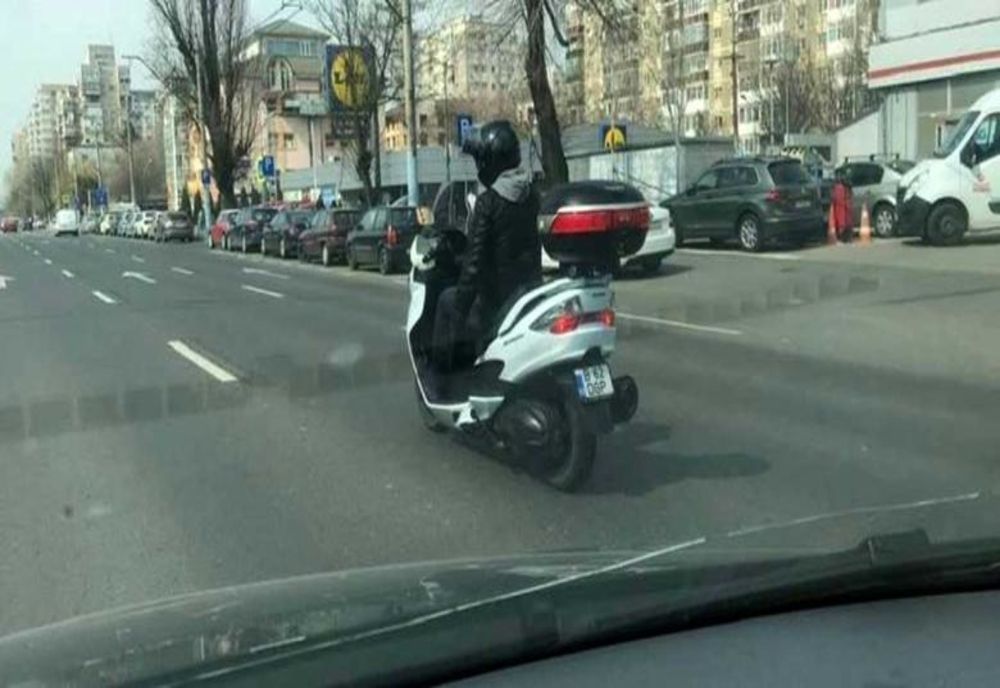 Conducea fără permis un moped, neînmatriculat