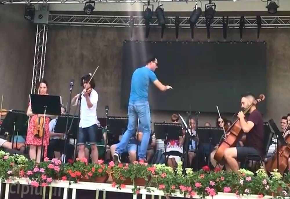 VIDEO| Pregătiri pe Arenele Traian. Filarmonica din Râmnic prezintă în această seară un concert festiv