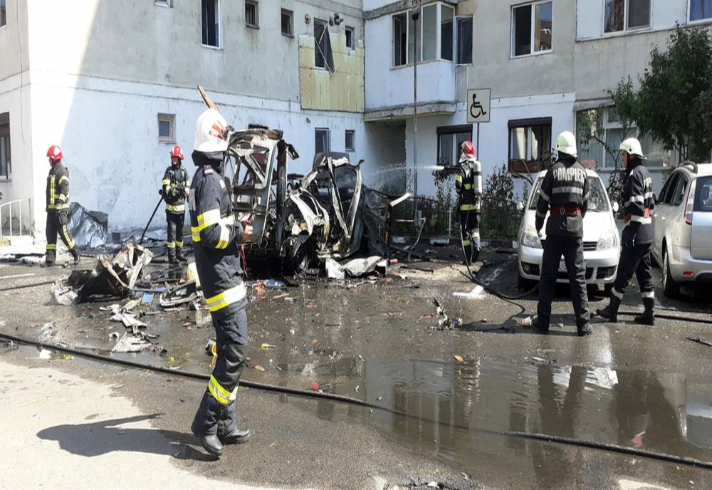 VIDEO. O dubiţă a explodat, într-o parcare din Râmnicu Vâlcea. Două persoane la spital