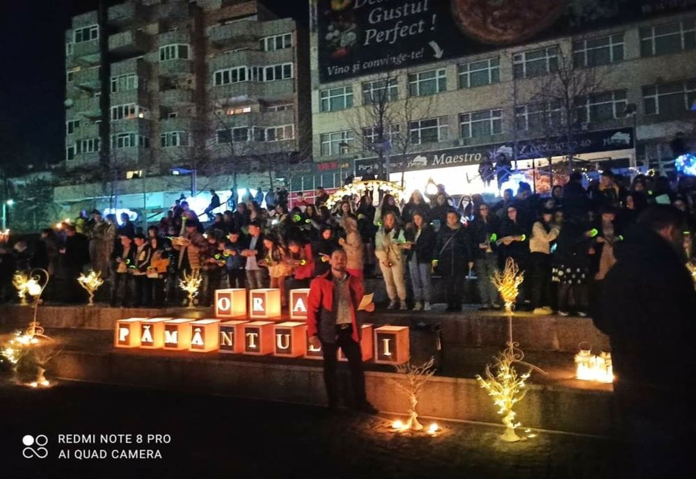 Corul "Cantus", dirijat de Cristi Stroe, s- a alăturat evenimentului "Ora Pământului"