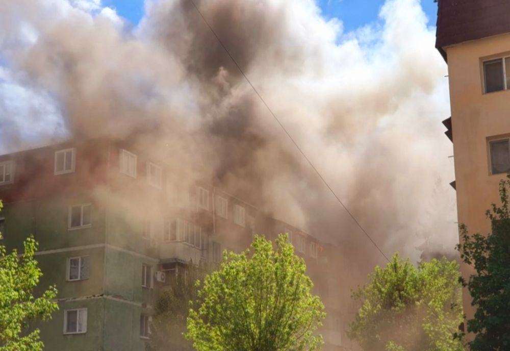 Incendiu în Râmnicu Vâlcea la mansarda unui bloc