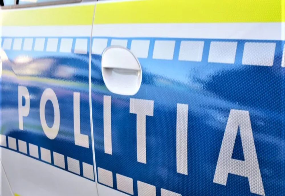 Un tir încărcat cu panouri solare s-a răsturnat pe DN 7, Pitești- Râmnicu Vâlcea