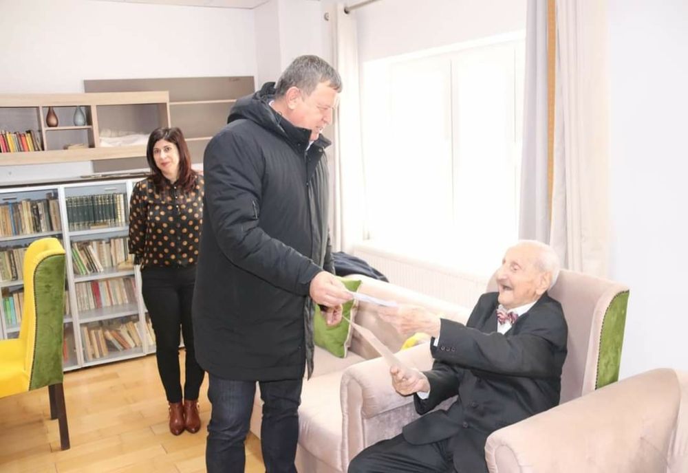 Aniversare la 101 ani, alături de primarul Râmnicului