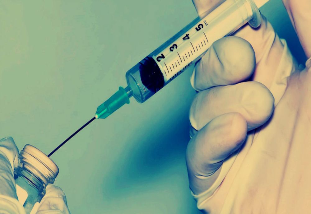 VACCINAREA GRATUITĂ ANTI-HPV AR PUTEA FI EXTINSĂ PENTRU TINERII DE PÂNĂ LA 26 DE ANI