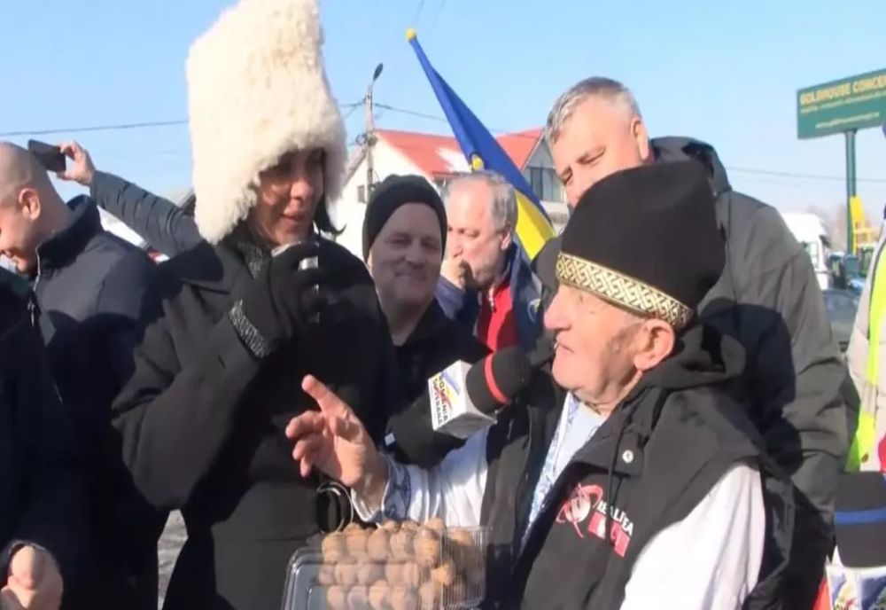 Protestul fermierilor. Un agricultor în vârstă de 83 de ani s-a alăturat manifestării - Povești din vremea bunicilor despre hrana sănătoasă