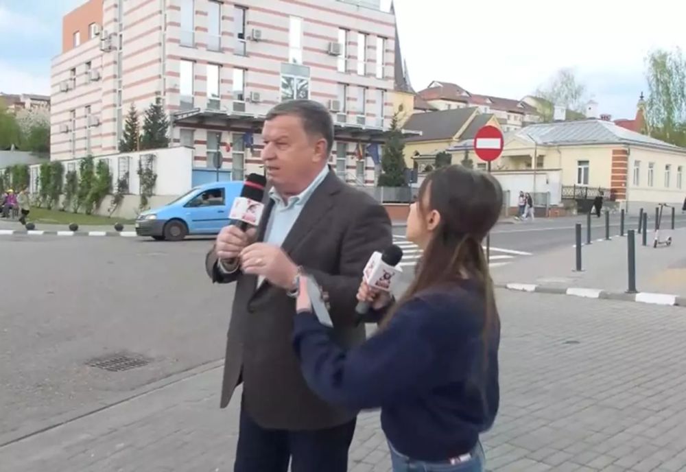 Cu salariu de 900 de euro, fiul primarului Mircia Gutău își face și hotel de 20 de milioane de euro