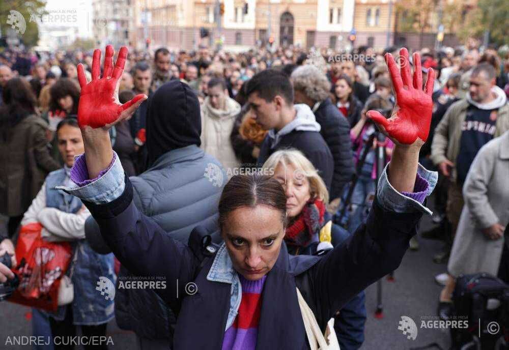 MANIFESTAŢIE LA BELGRAD DUPĂ CE PRĂBUŞIREA ACOPERIŞULUI UNEI GĂRI DIN NOVI SAD S-A SOLDAT CU 14 MORŢI