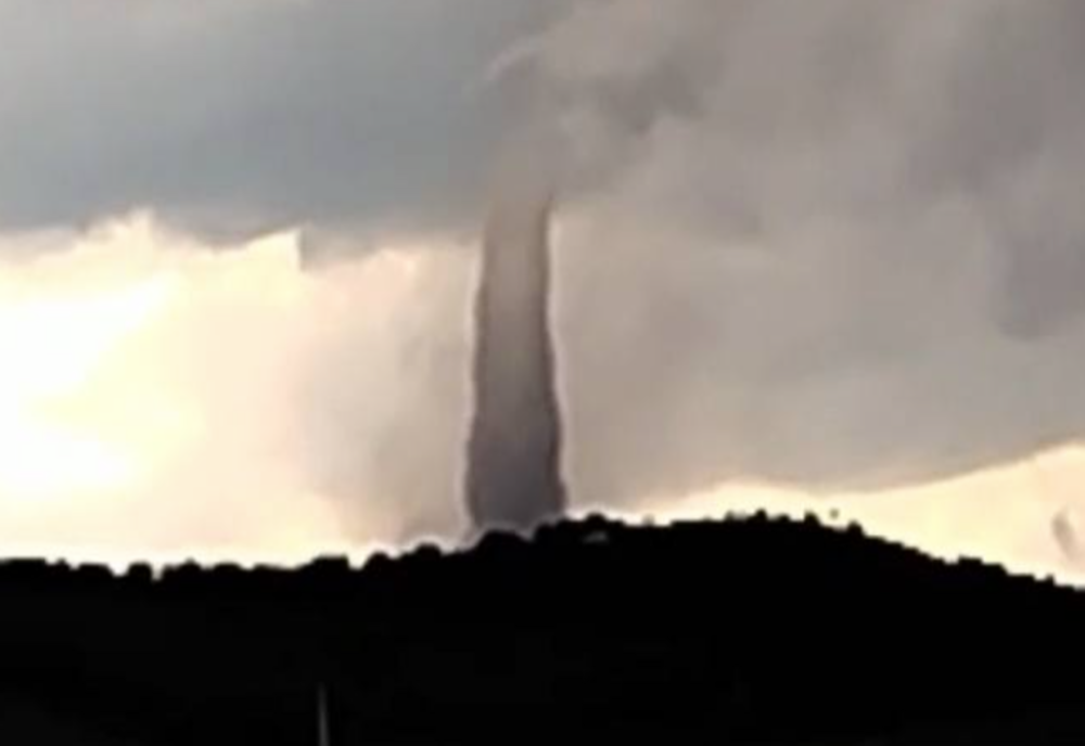 TORNADĂ ÎN TULCEA, ÎNTRE LOCALITĂȚILE HORIA ȘI MIRCEA VODĂ. AUTORITĂȚILE AU EMIS MESAJ RO-ALERT