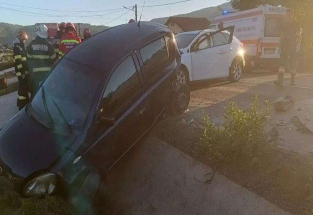 ACCIDENT GRAV ÎN VÂLCEA 7 VICTIME, INCLUSIV UN COPIL, DUPĂ IMPACTUL VIOLENT ÎNTRE DOUĂ MAȘINI