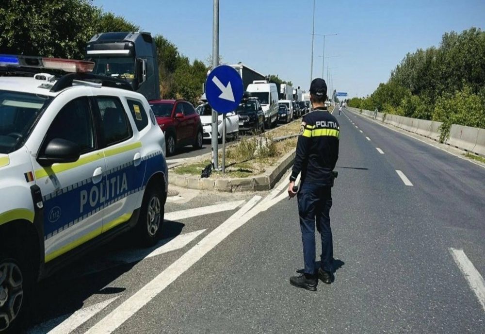 TRAFIC BLOCAT PE DN7 DUPĂ CE O MAȘINĂ A CĂZUT ÎN OLT