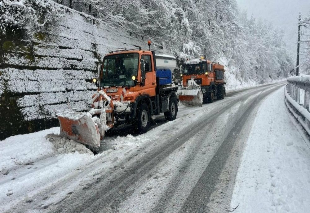 Vremea nefavorabilă a afectat şi starea drumurilor din unele judeţe