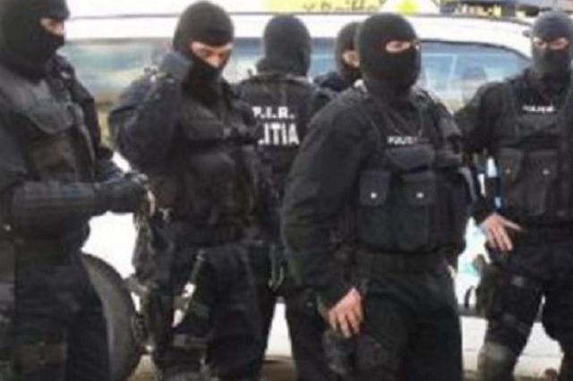 Audieri maraton la Vîlcea. Rețea de fraudare a banilor pentru șomeri destructurată. 60 de persoane ajung în fața procurorilor