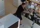 Un robot umanoid era să ia la bătaie clienții unui magazin pentru că a fost împins. VIDEO